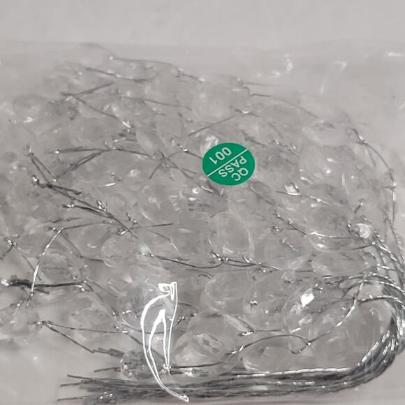 Decorative hair accessory or embellishment. - Picture 2 of 6